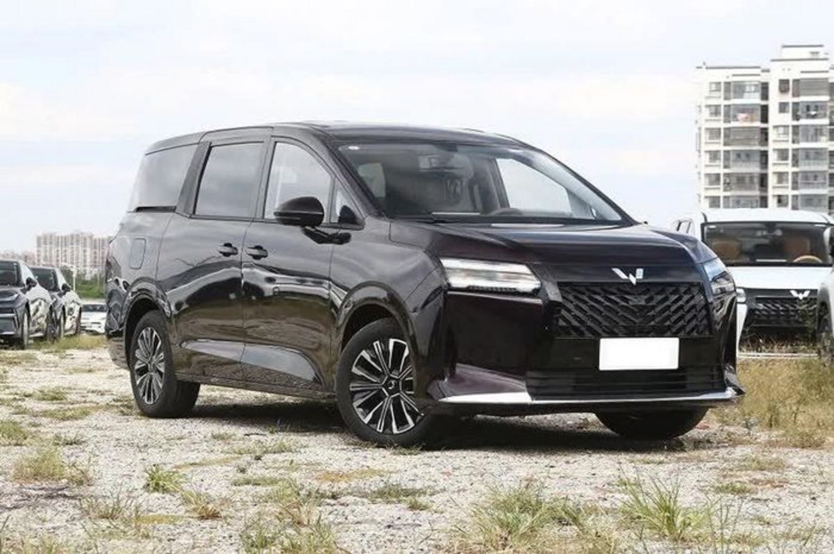 Wuling Starlight 730 Premium Edition 2026: MPV tiện nghi, giá từ 354 triệu đồng