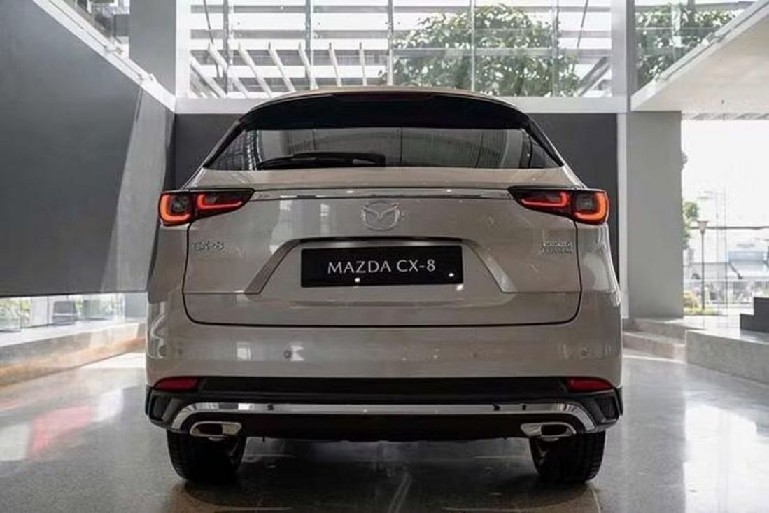 Mazda CX-8 2026 có bản mới, giá chỉ từ 899 triệu đồng