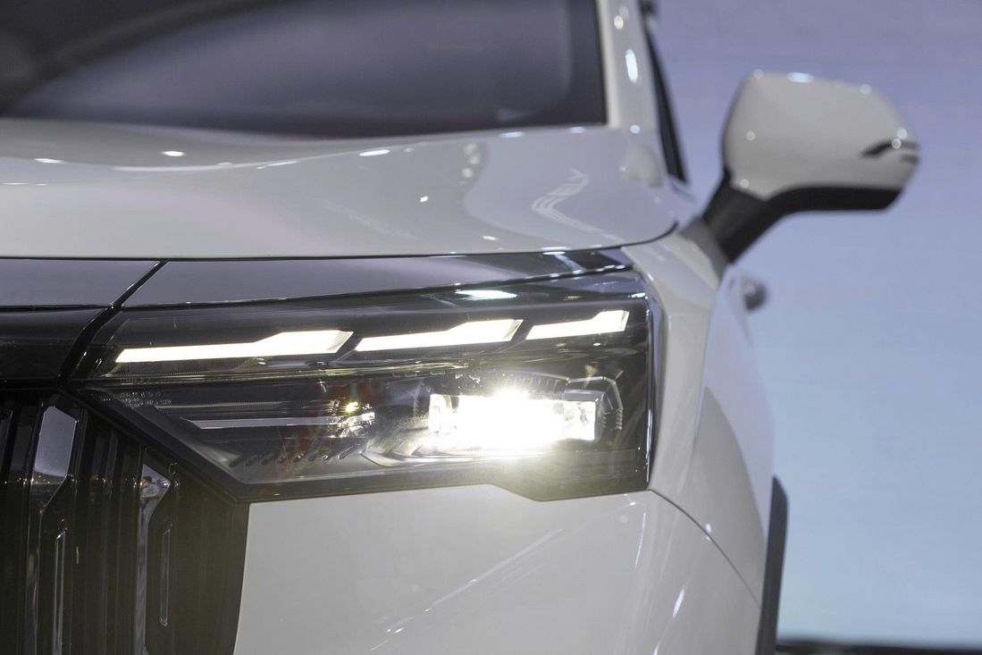 Geely Okavango ra mắt tại Việt Nam giá từ 739 triệu đồng
