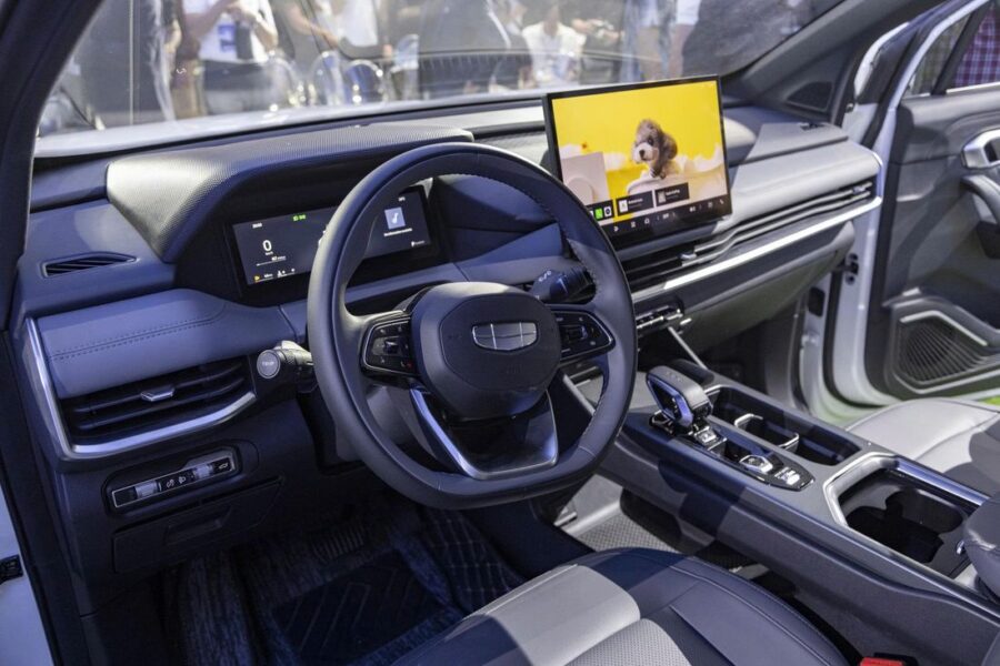 Geely Okavango ra mắt tại Việt Nam giá từ 739 triệu đồng