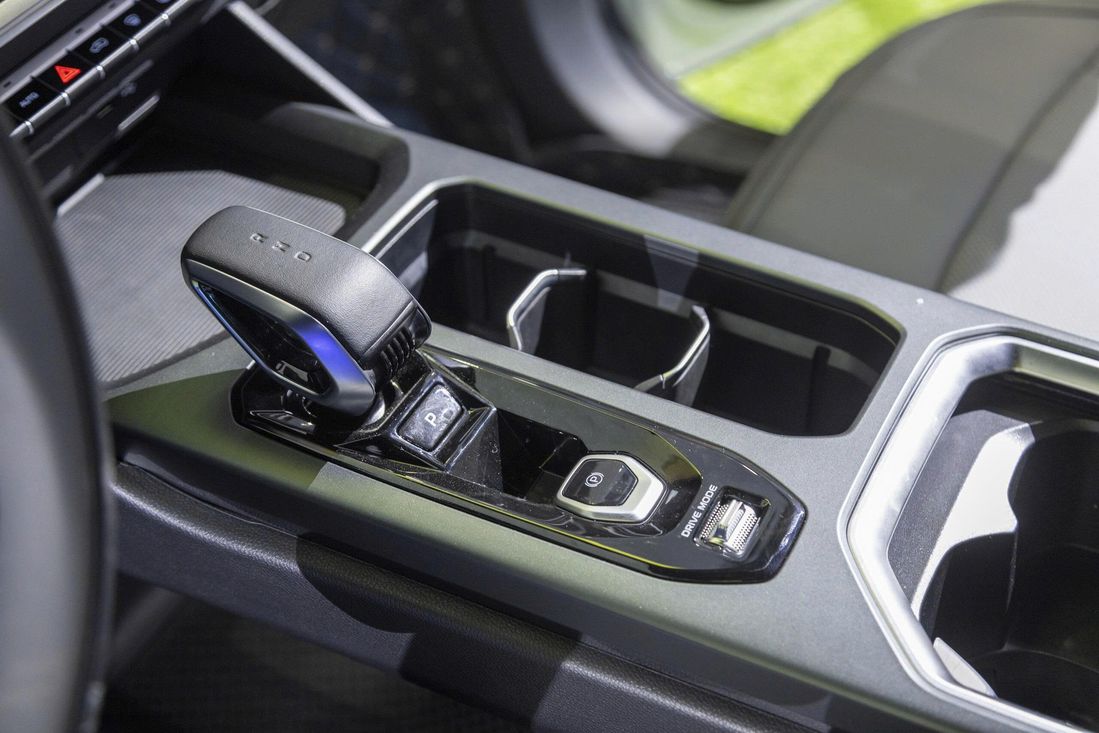 Geely Okavango ra mắt tại Việt Nam giá từ 739 triệu đồng