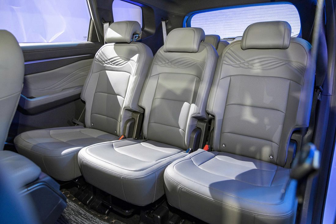 Geely Okavango ra mắt tại Việt Nam giá từ 739 triệu đồng