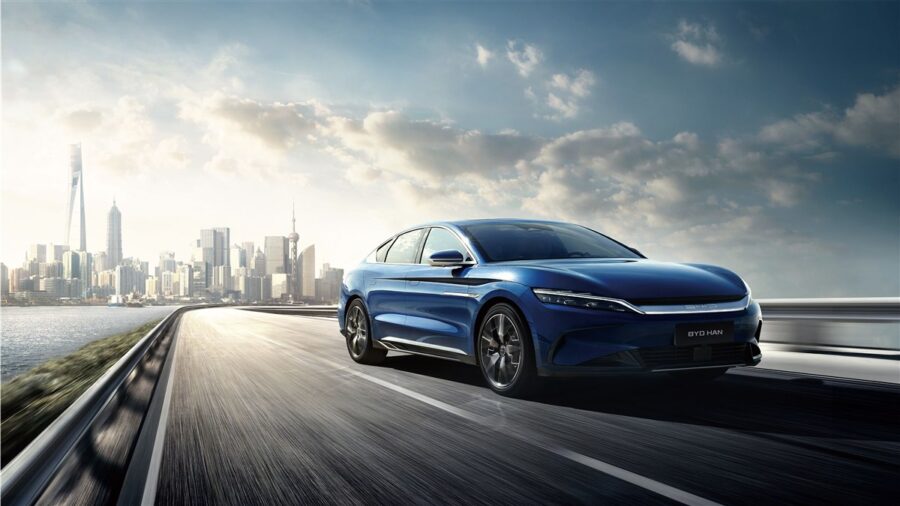 BYD Han Cà Mau - vận hành trên đường ven sông