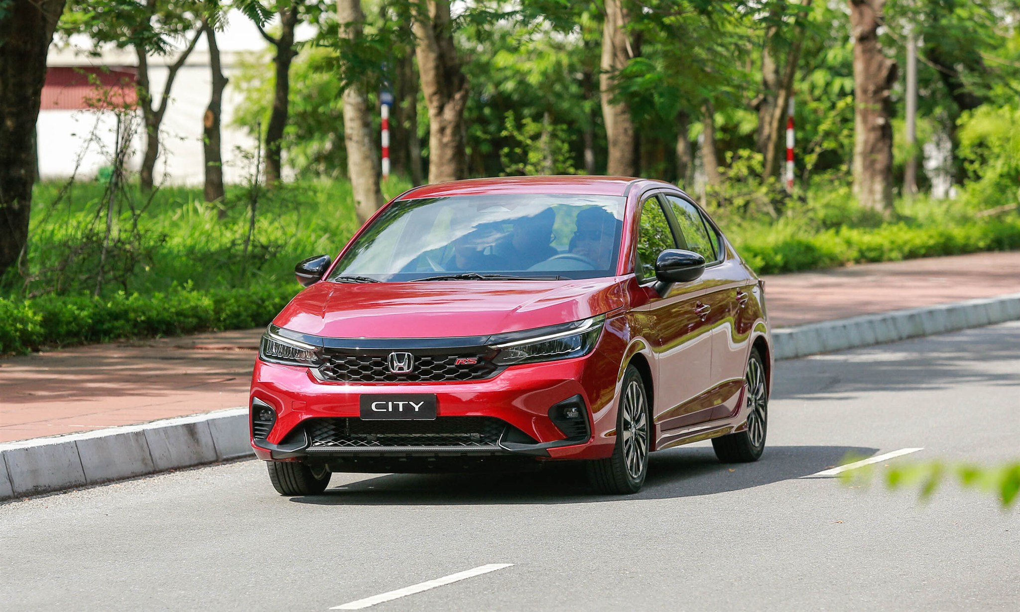 Honda City 2026 tại Cà Mau - góc nhìn 3/4 phía trước bản RS