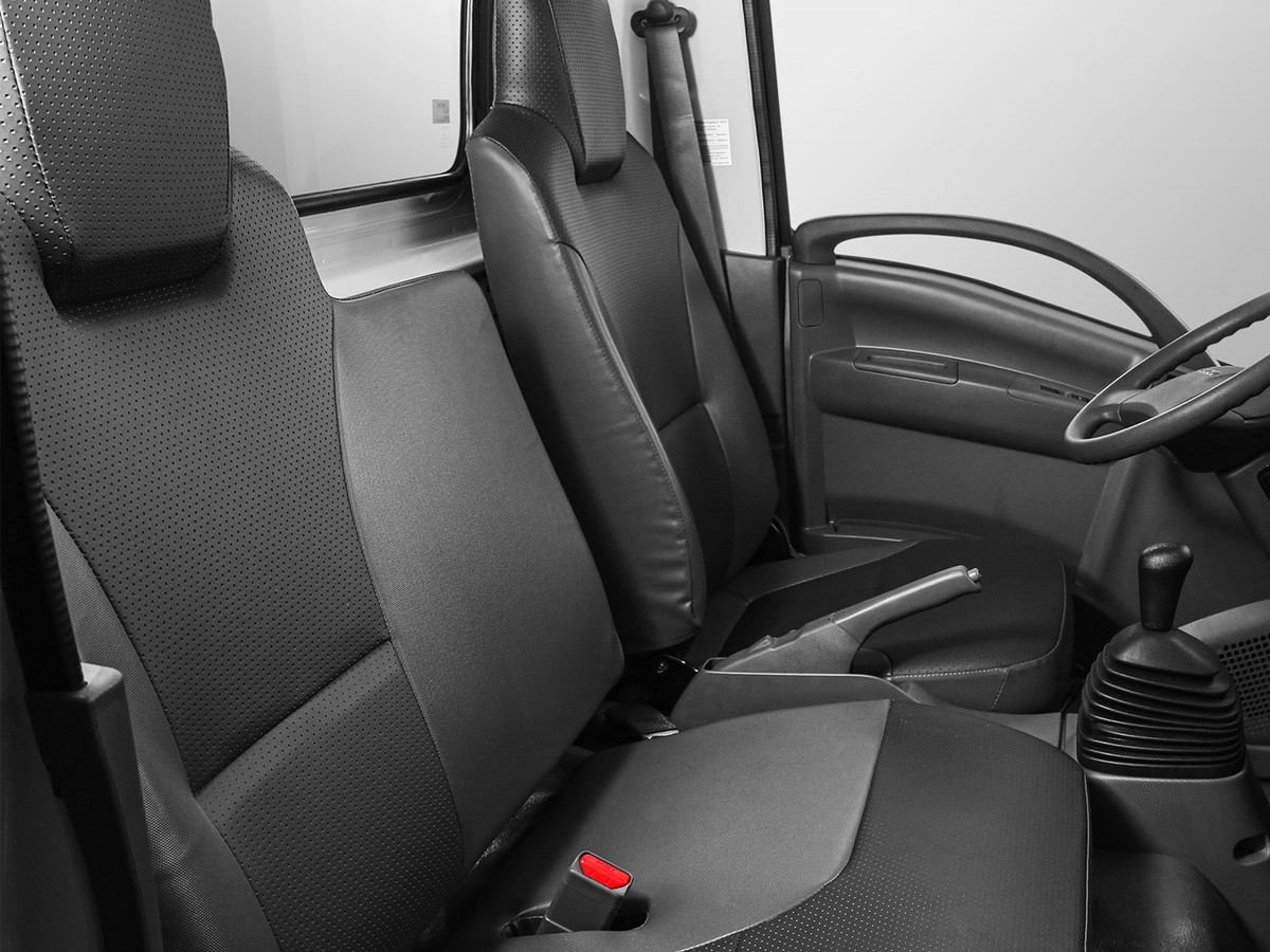 Ghế ngồi trong cabin xe tải Isuzu Q-Series