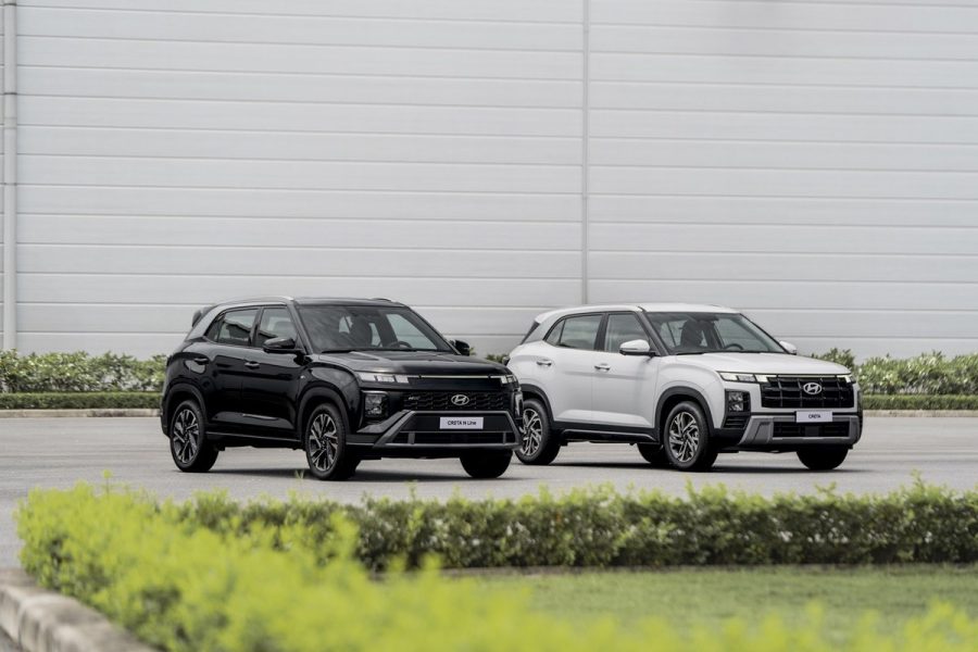 Hyundai Creta N Line màu đen và Creta màu trắng đỗ cạnh nhau