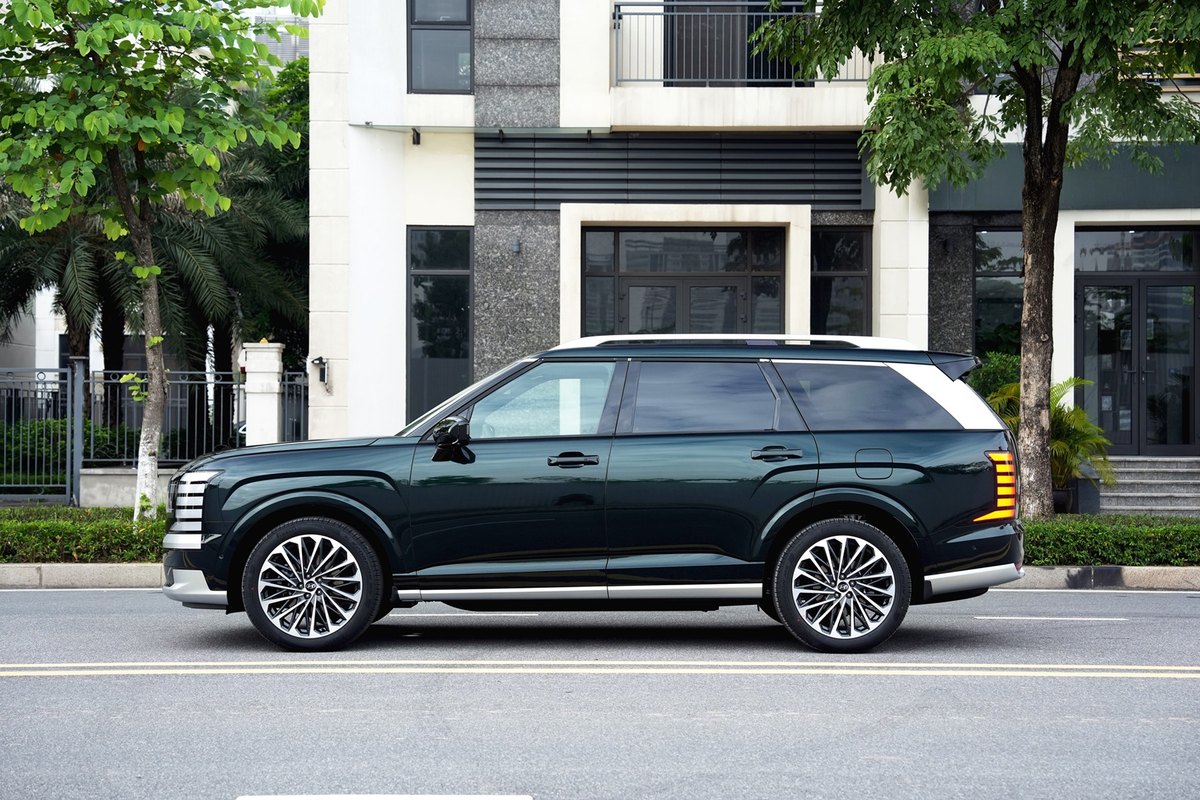 Dáng xe nhìn nghiêng của Hyundai Palisade Hybrid