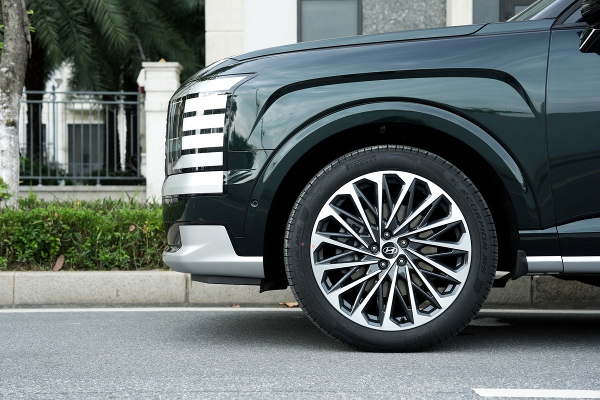 Chi tiết bánh xe và đầu xe Hyundai Palisade Hybrid
