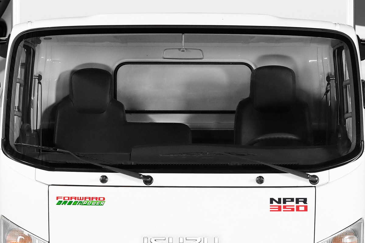 Mặt trước cabin xe tải Isuzu N-Series