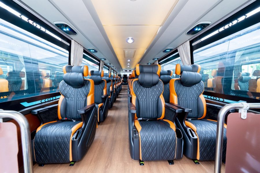 Khoang ghế Limousine nhập khẩu bên trong xe bus KIMLONG99-N29