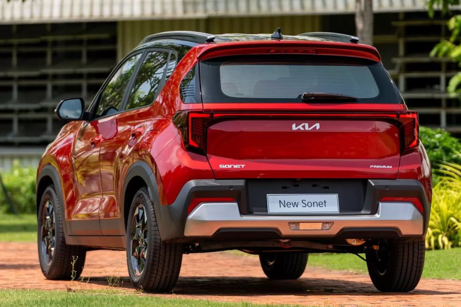 Đuôi xe New Sonet màu đỏ