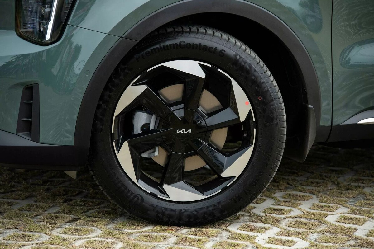 Mâm hợp kim 19 inch thiết kế mới của New Sorento Hybrid